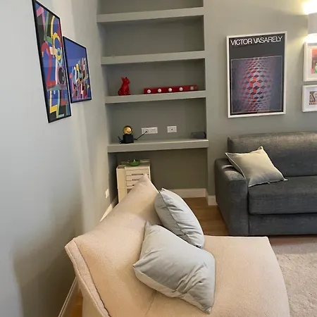 Historic Design House Near Aquarium شقة