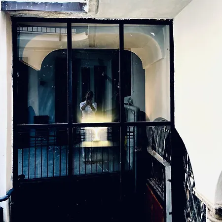 Historic Design House Near Aquarium