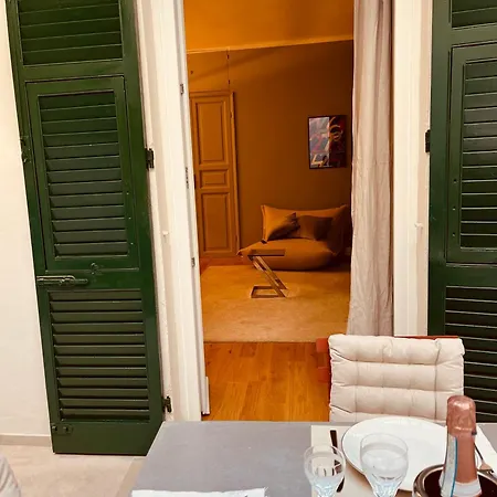 Апартаменты Historic Design House Near Aquarium