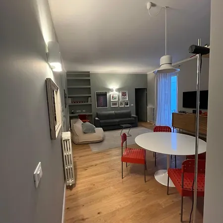 Historic Design House Near Aquarium