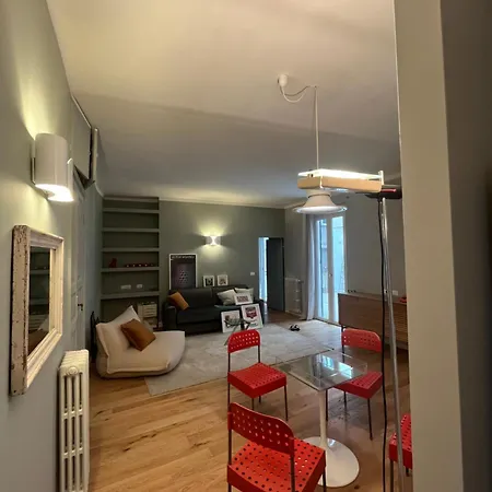 Historic Design House Near Aquarium