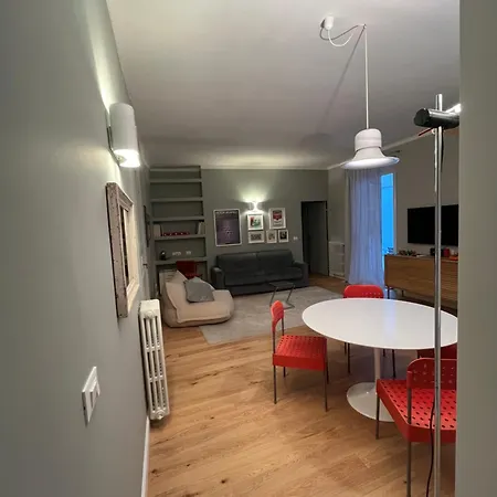 Historic Design House Near Aquarium