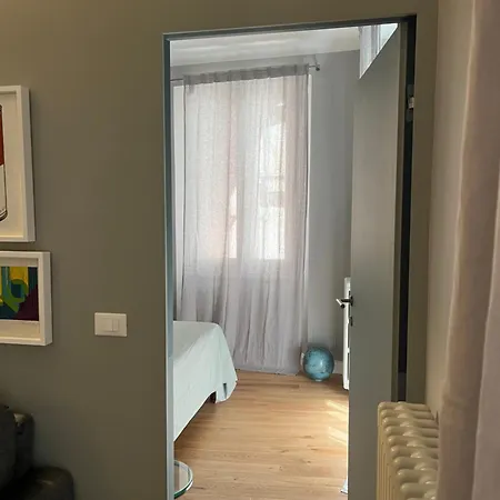 Historic Design House Near Aquarium *