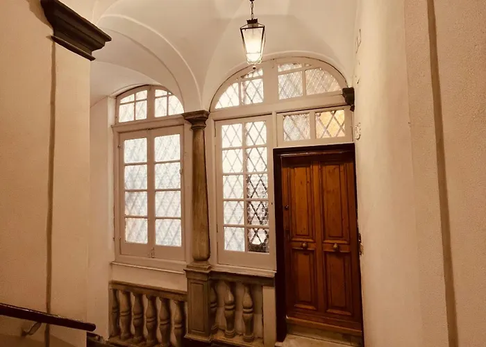 Historic Design House Near Aquarium Apartment *