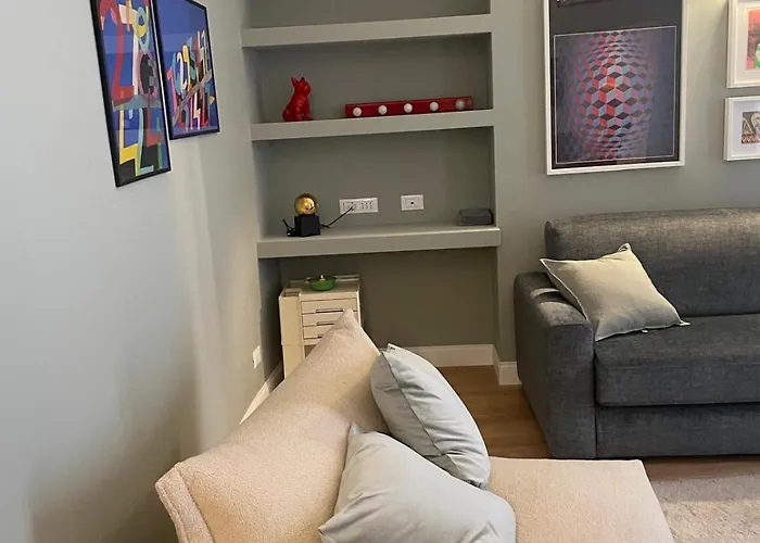 Historic Design House Near Aquarium Apartment
